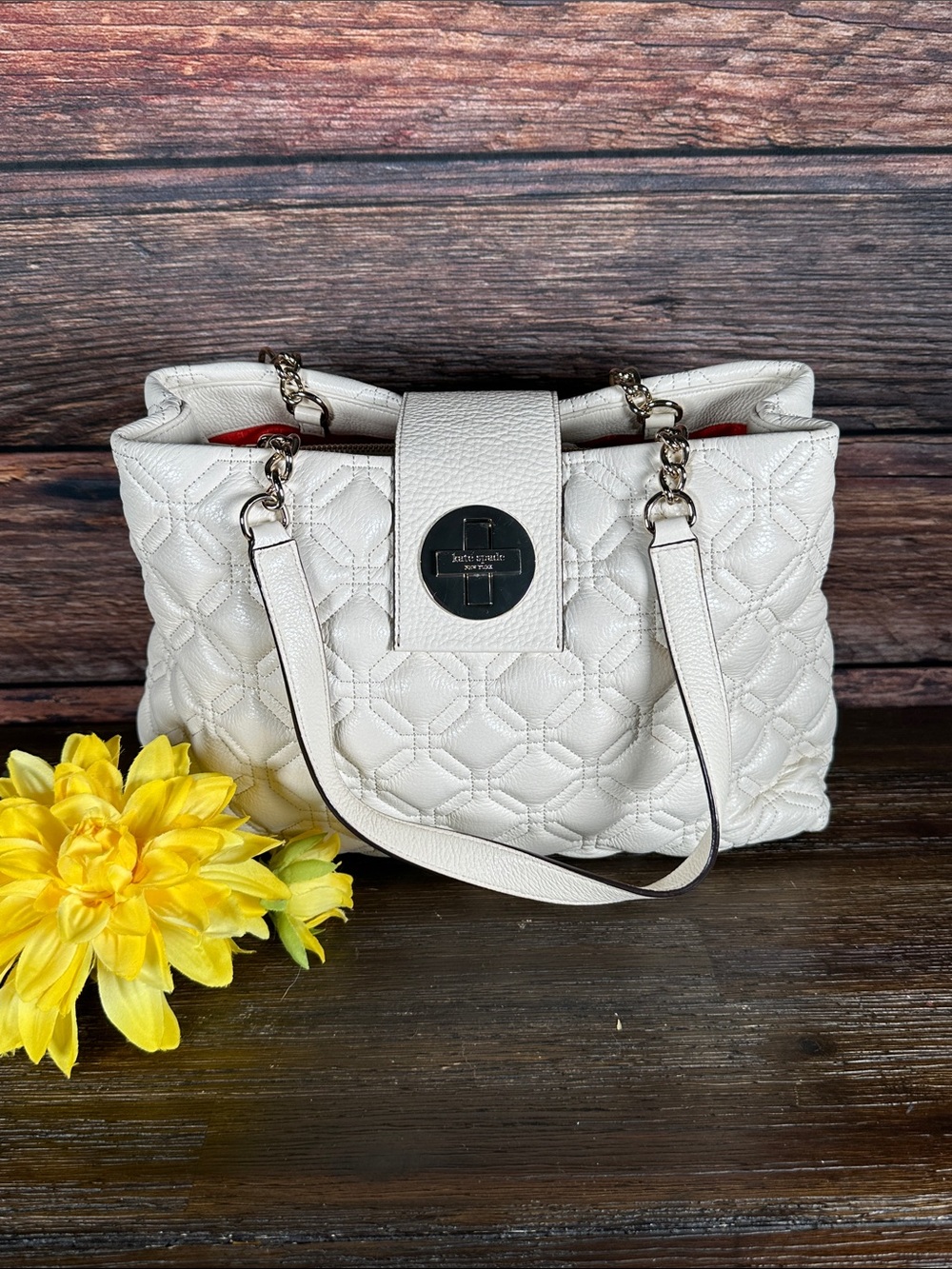 Kate Spade Astor Court Elena shoulder bag in a Cream quilted leather design.